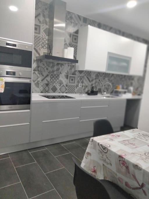 Lisbon, 3 Bedroom Apartment In Amora , 15 Min From The Beach 외부 사진